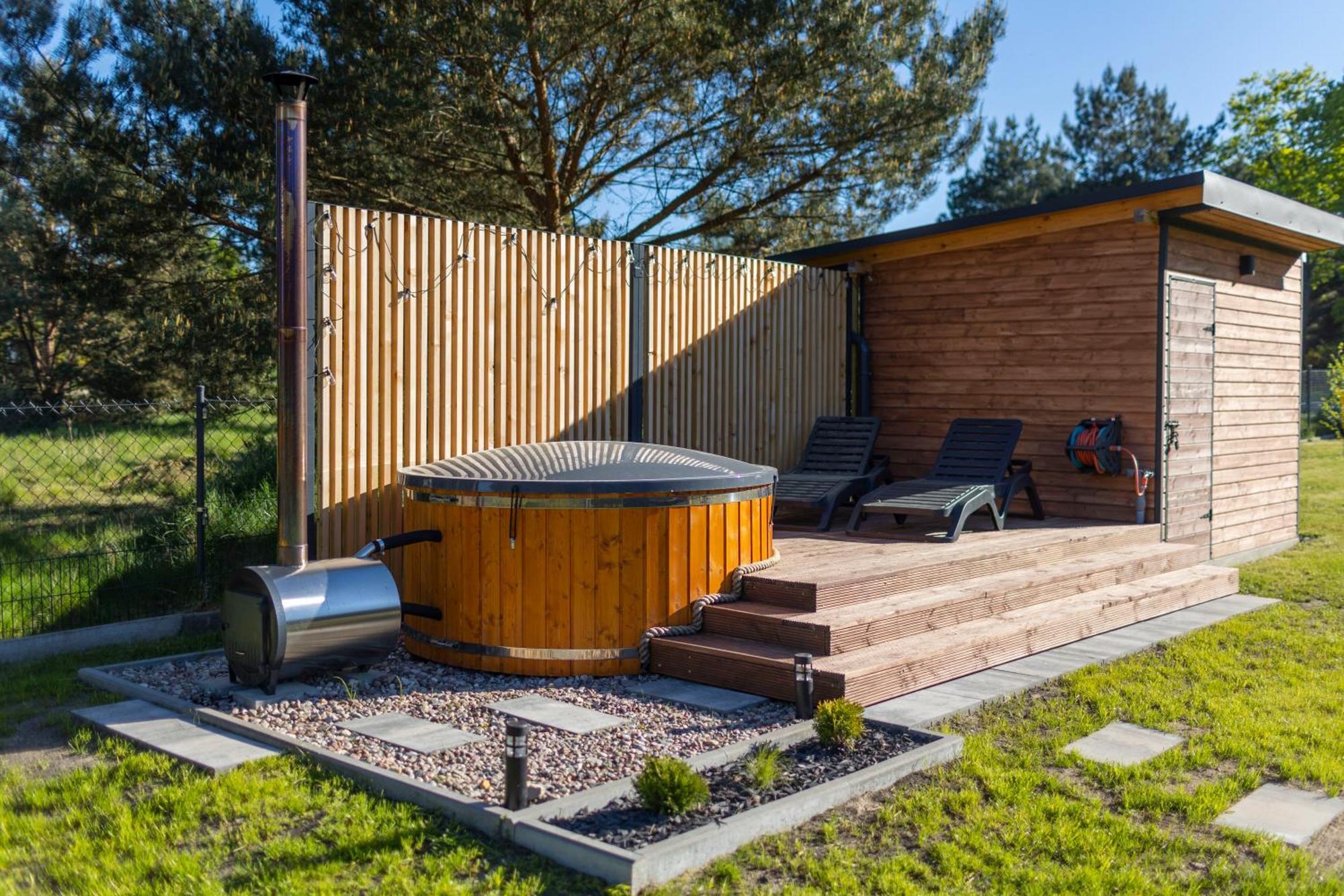 Westfalowachatka Domek Z Jacuzzi Sasino Eksteriør billede